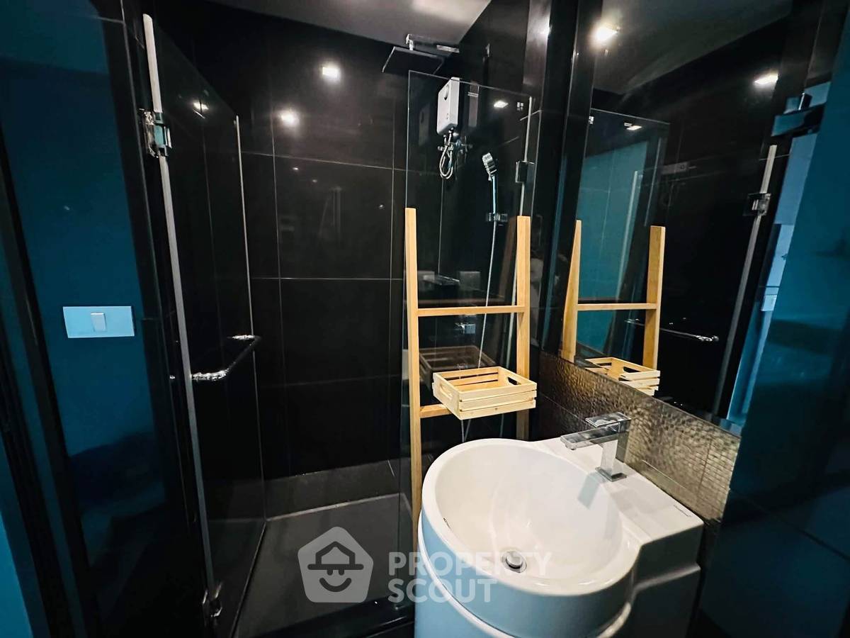 picture Studio Condo at Rhythm Sukhumvit 36-38 near BTS Thong Lor (ID 3323174) - 4/8