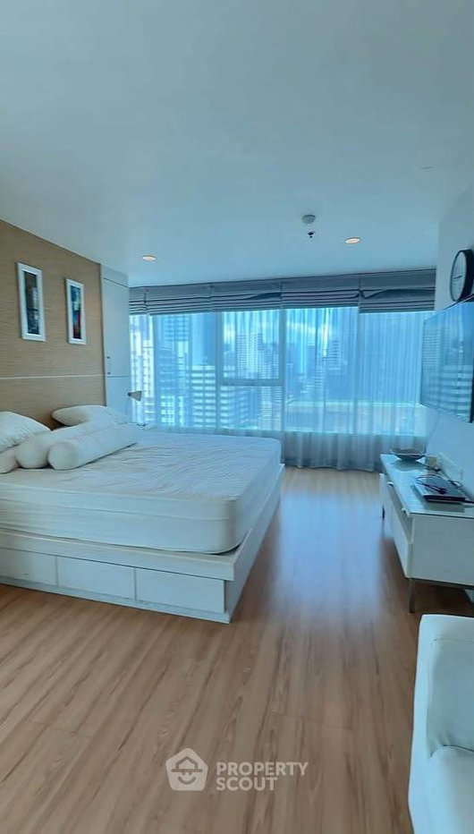 picture 2-BR Condo at Sukhumvit Living Town near MRT Phetchaburi (ID 3325966) - 4/12