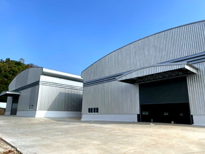 เช่าโรงงาน ชลบุรี : ขาย เช่าโรงาน โกดังสร้างใหม่ 2หลัง ขนาด3,000ตร.ม. ตรงข้ามนิคมอมตะชลบุรี-บ้านบึง