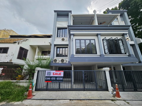 Townhouse for Sale in Phatthanakan 12, 23 sq.wah, 215 sq.m., 4 Bedrooms, Newly Renovated, Near Thonglor, THB 10,300,000