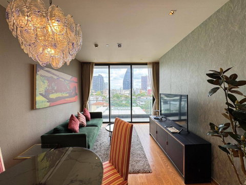 Luxury Living at Beatniq Sukhumvit 32 – Rare Room for Rent