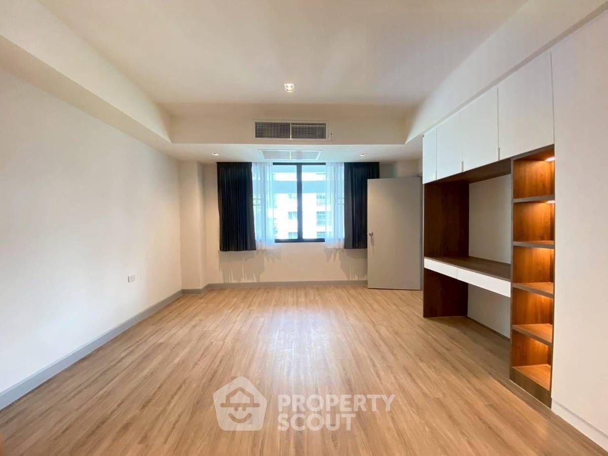 picture 2-BR Condo at Villa Bajaj near MRT Sukhumvit (ID 3133673) - 3/7