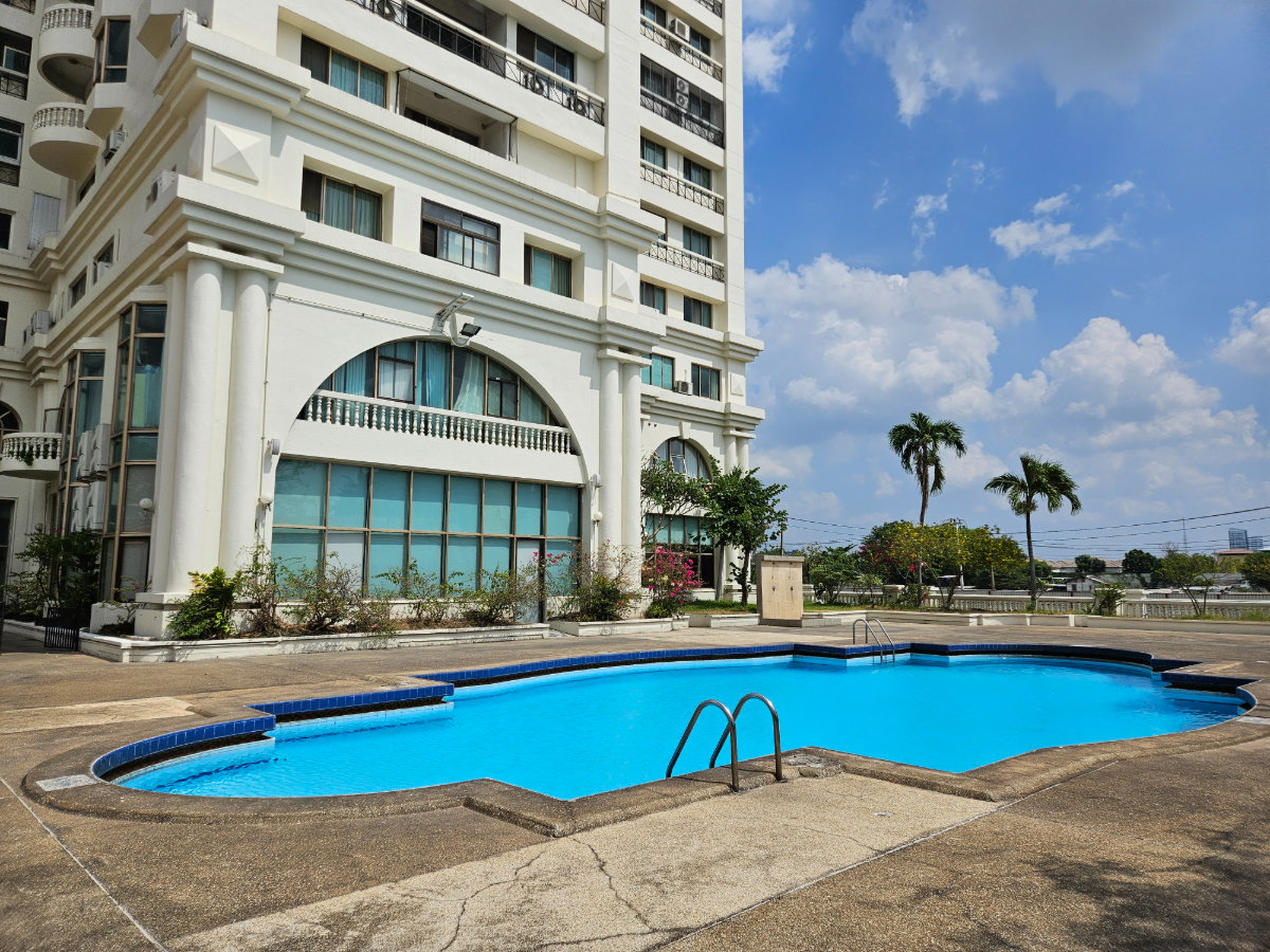 picture Office for sale at Royal Castle Pattanakarn Condominium - 16/16