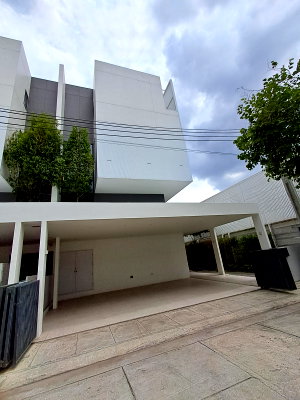 เช่าบ้านแฝด กรุงเทพมหานคร : ให้เช่า บ้าน โครงการ อาคิน วิภาวดี ARKIN Vibhavadi ขนาด 270 ตร.ม. 3 ห้องนอน 4 ห้องน้ำ หลังมุม ติดถนนวิภาวดี 95,000/เดือน