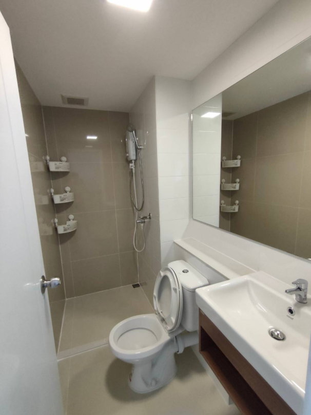 รูป ปล่อยเช่าห้องชุด Super Luxury ห้องสวยมาก วิวโล่ง สุขุมวิทแอเรีย 1 นอน 1 น้ำ พร้อมเฟอร์และเครื่องใช้ไฟฟ้า สิ่งอำนวยความสะดวกในโครงการ - รูปที่ 16/19