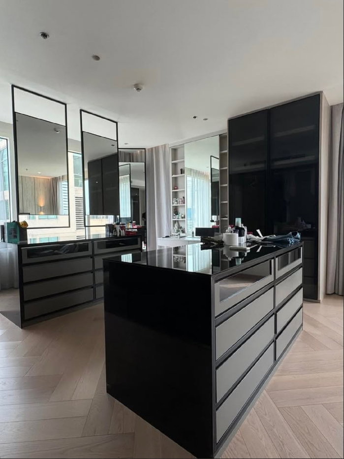รูป ให้เช่า คอนโดหรู The Royal Saladaeng, 210 ตรม, ชั้น 11 * FULLY FURNISHED* อนุญาตสัตว์เลี้ยง - รูปที่ 12/25