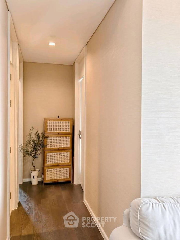 picture 100m To MRT Phahon Yothin | 38th-Floor 2-BR At The Saint Residences (ID 3323137) - 6/7