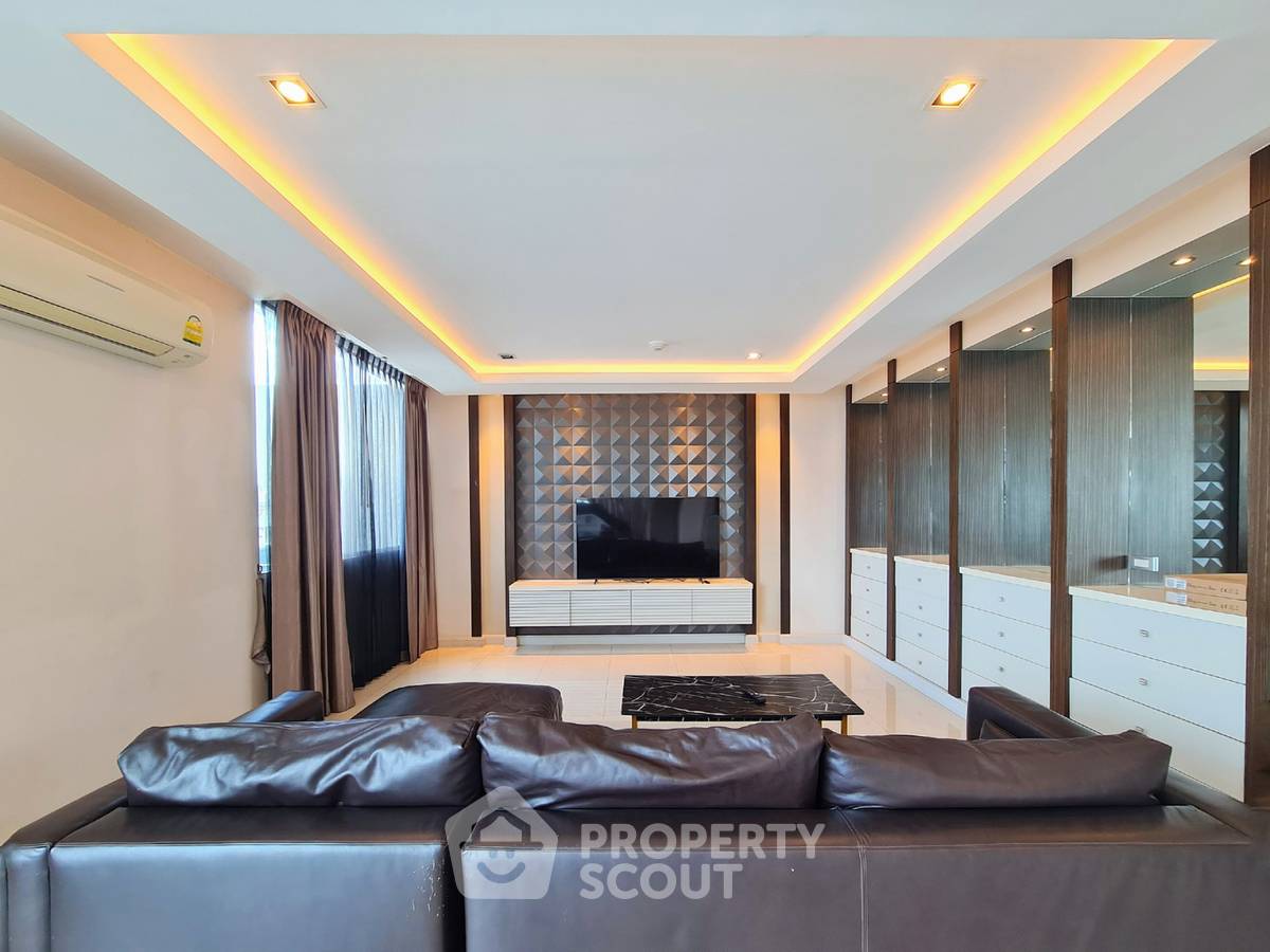 picture 300 Sqm 3-BR Condo At The Fourwings Residence (ID 3173186) - 5/34