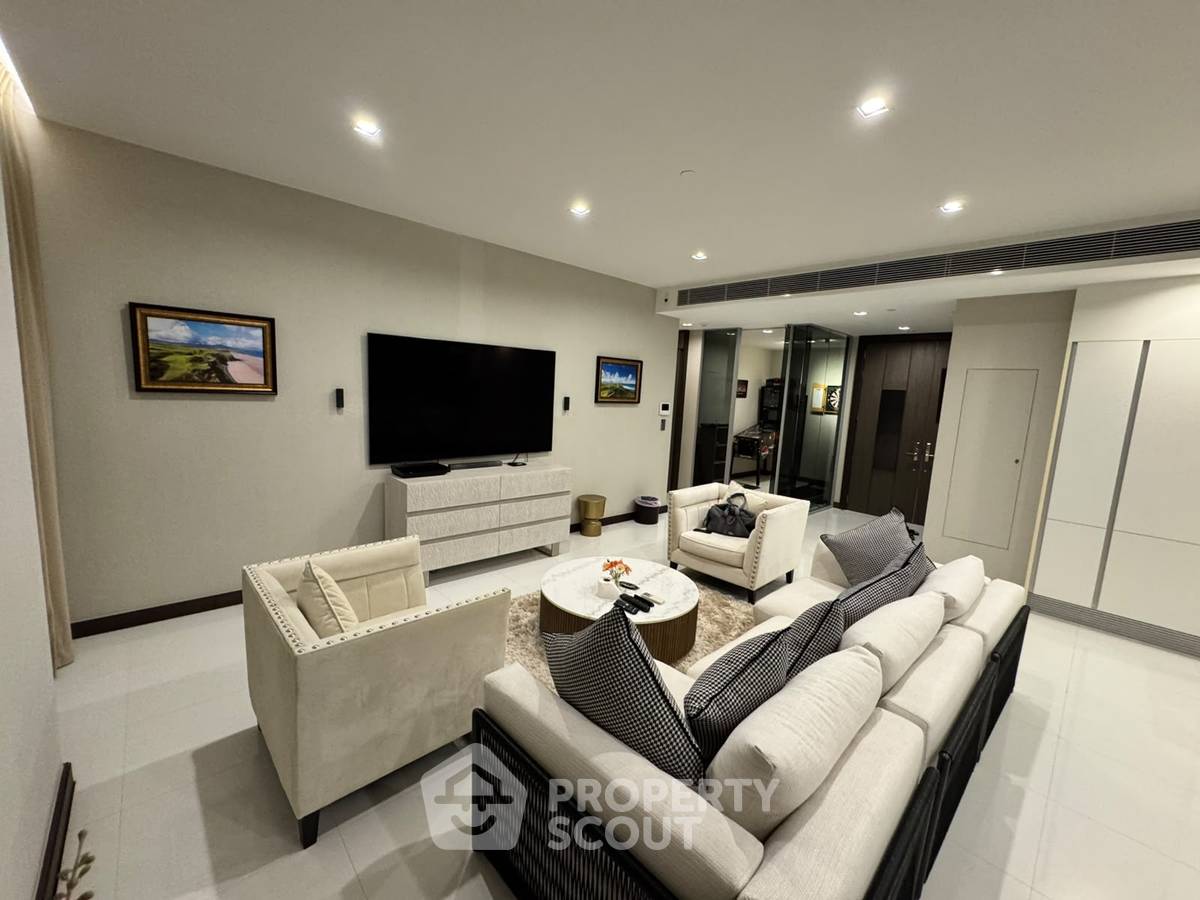 picture 3-BR 241 Sqm 20m To BTS Nana At Q1 Sukhumvit (ID 3323165) - 3/14