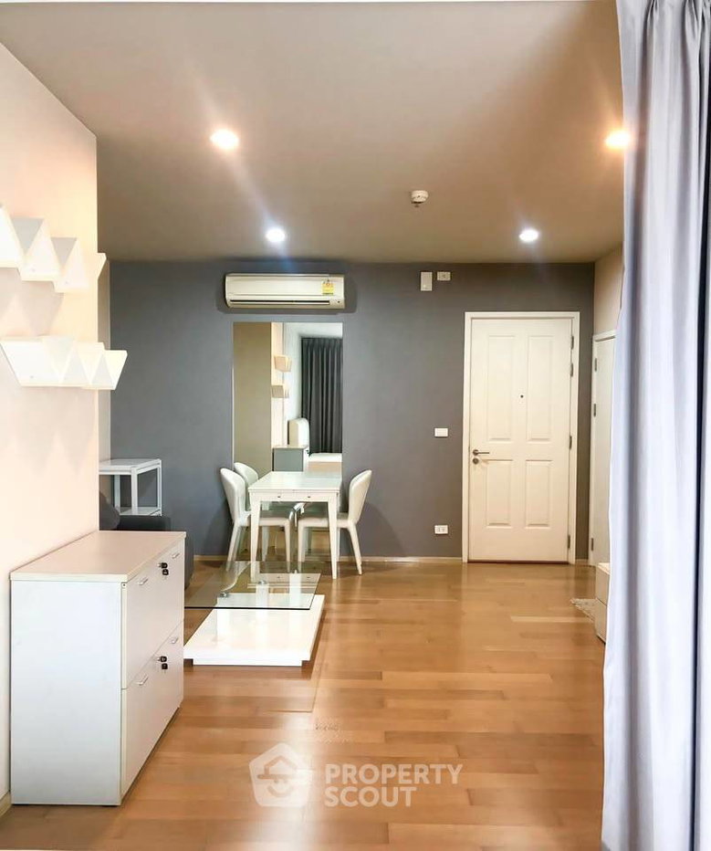 picture 90m To BTS Krung Thon Buri | High-Floor 1-BR Hive Sathorn (ID 3322990) - 3/9