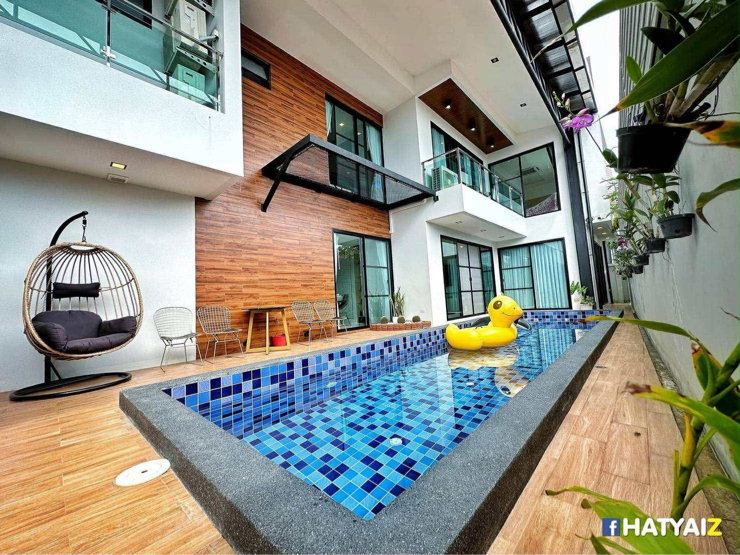 รูป ขายด่วนบ้านมีสระว่ายน้ำ ราคาขาดทุน 12.5 ล้านพร้อมอยู่ ฟรีเฟอร์ทั้งหลัง - รูปที่ 11/21
