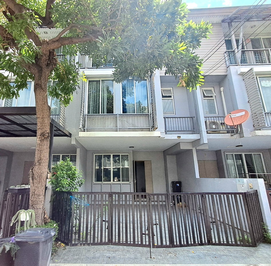 รูป ให้เช่า ทาวน์โฮม 3 ชั้น หมู่บ้านอารียา เดลี่ ลาดปลาเค้า 3 ห้องนอน 4 ห้องน้ำ ราคา 28,000 บ/เดือน - รูปที่ 1/18