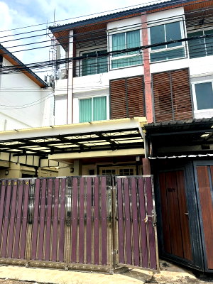 Townhouses for rent MRT Huai Khwang : For rent, 3-story townhouse, Suthisan – Soi 20 June, beautiful house. Fully built-in furniture Ready to move in (TH6935)