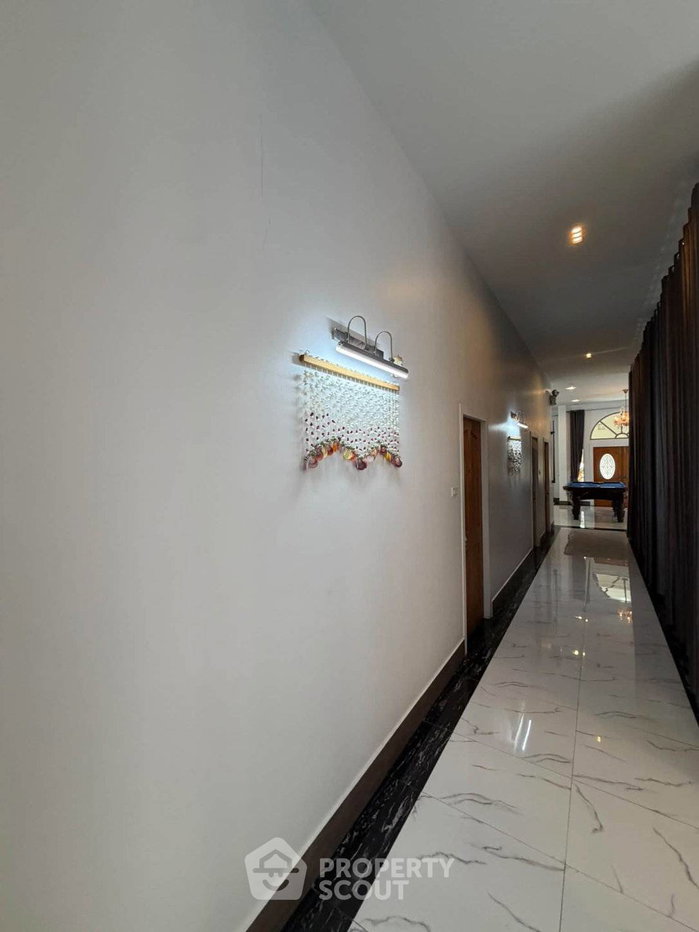 รูป วิลล่า 4 ห้องนอน พื้นที่ 800 ตร.ม. ทำเลพระตำหนัก (ID 3314706) - รูปที่ 14/18