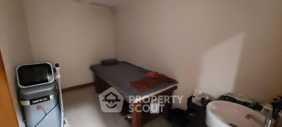 picture 10-BR 238 Sqm At Sarin Place Condominium Near BTS Ratchayothin (ID 3322866) - 8/12