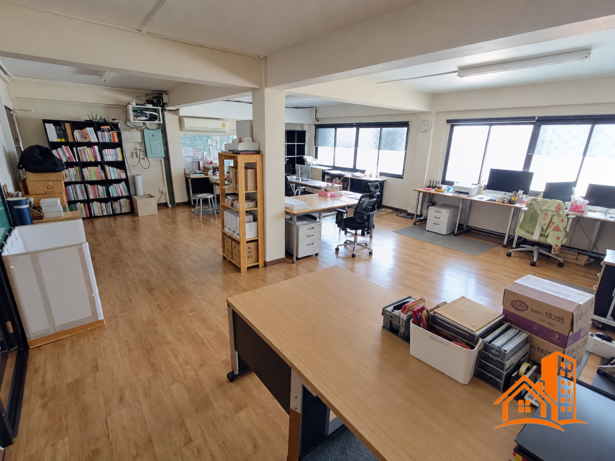 picture Mixed-use building (Office, Warehouse, and Residential Quarters) - 10/25