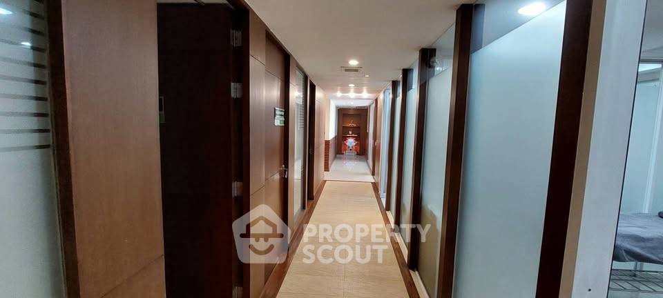 picture 10-BR 238 Sqm At Sarin Place Condominium Near BTS Ratchayothin (ID 3322866) - 7/12