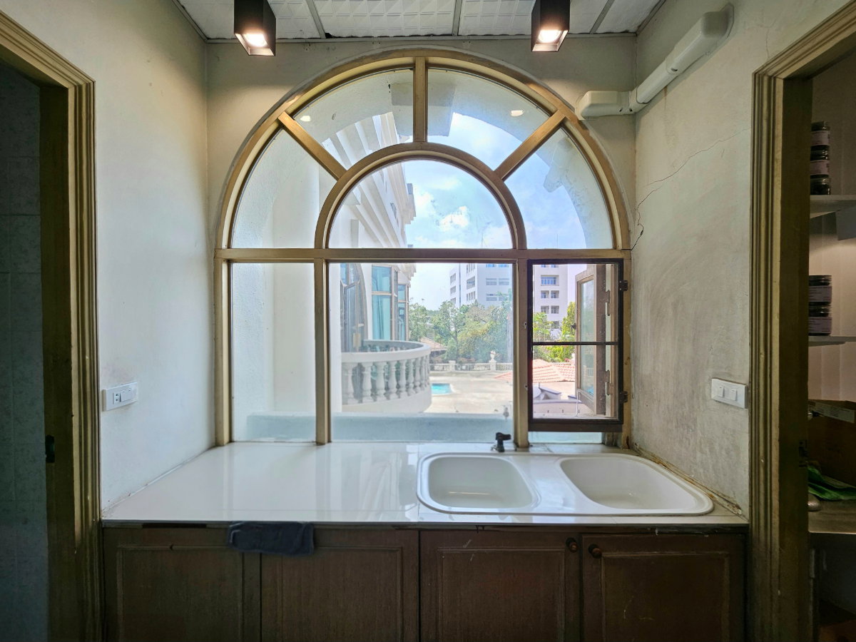 picture Office for sale at Royal Castle Pattanakarn Condominium - 7/16