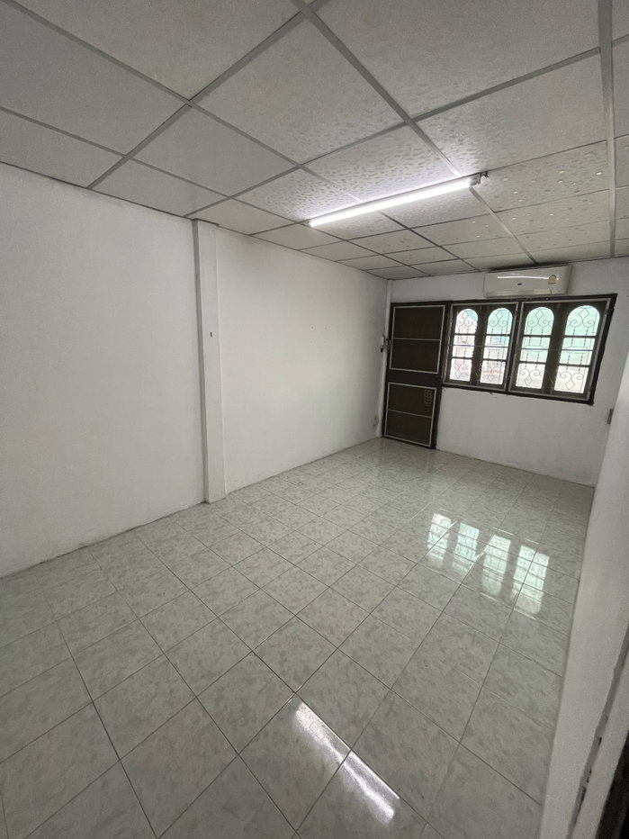 รูป  🏢 [17,000 บาท] ให้เช่า ทาวน์เฮาส์ 3 ชั้น 4 ห้องนอน 2 ห้องน้ำ  - รูปที่ 9/10