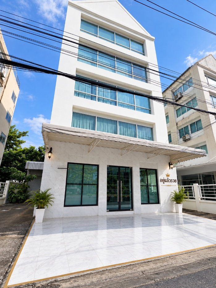 รูป 🔥 ขายอาคารสำนักงาน 5 ชั้น นวลจันทร์ 27 | ที่ดิน 86.2 ตร.ว. | มีลิฟต์ส่วนตัว | 19. 5 ล้านบาท - รูปที่ 1/33