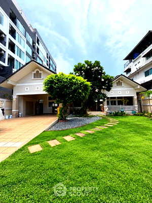 Houses for sale Bang Lamung Chonburi : 4-BR 800 Sqm Villa In Phratamnak, Pattaya (ID 3314706)