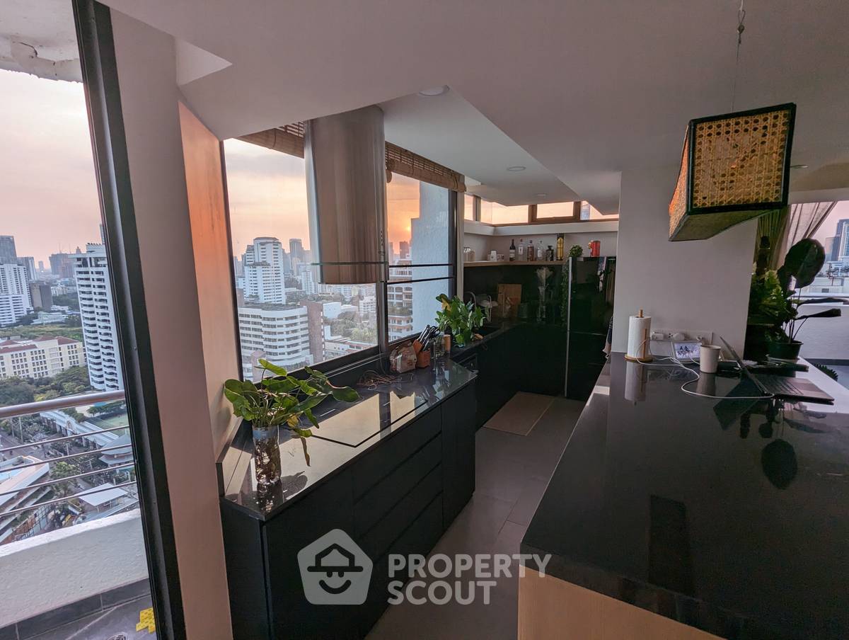 รูป 159 ตร.ม. 2 ห้องนอน ขายที่ Supalai Place Sukhumvit 39 ใกล้ BTS พร้อมพงษ์ (ID 3326479) - รูปที่ 8/9