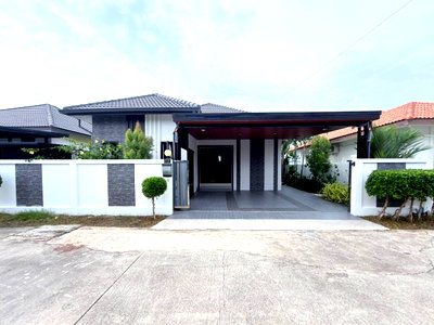 Houses for sale Nong Prue, Chonburi : Detached House in Soi Siam Country Club near Mabprachan Lake Reservoir- Modern Design Single Storey House 3beds 2baths