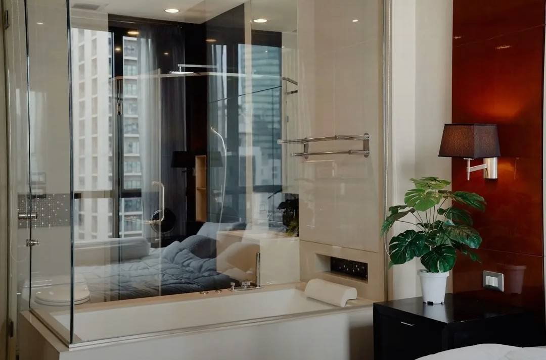 รูป ปล่อยเช่าห้องชุด Super Luxury ห้องสวยมาก วิวโล่ง สุขุมวิทแอเรีย 1 นอน 1 น้ำ พร้อมเฟอร์และเครื่องใช้ไฟฟ้า สิ่งอำนวยความสะดวกในโครงการ - รูปที่ 5/19