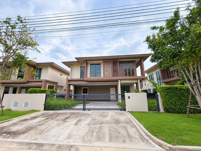 ขายบ้านเดี่ยว : ขาย บ้านหรู บุราสิริ กรุงเทพกรีฑา (บ้านใหม่ไม่เคยเข้าอยู่)