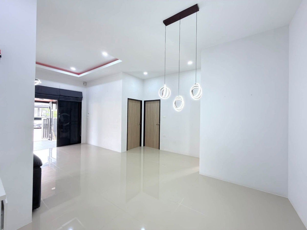 รูป บ้านเดี่ยวซอยสยามคันทรี่คลับ ใกล้อ่างเก็บน้ำมาบประชัน ทรงโมเดิร์นทันสมัย 3ห้องนอน 2ห้องน้ำ - รูปที่ 38/42