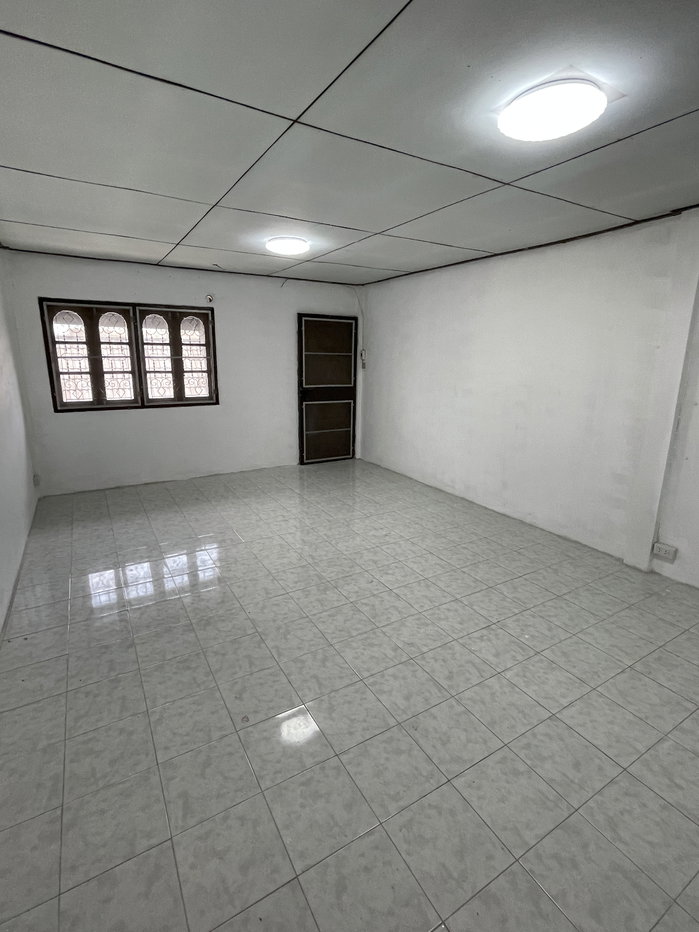 รูป  🏢 [17,000 บาท] ให้เช่า ทาวน์เฮาส์ 3 ชั้น 4 ห้องนอน 2 ห้องน้ำ  - รูปที่ 8/10