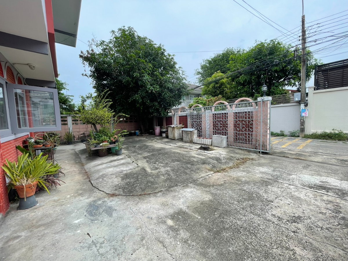 รูป ขายด่วน! บ้านเดี่ยว 100 ตร.ว. ลาดพร้าว 80 แยก 12 - รูปที่ 12/13