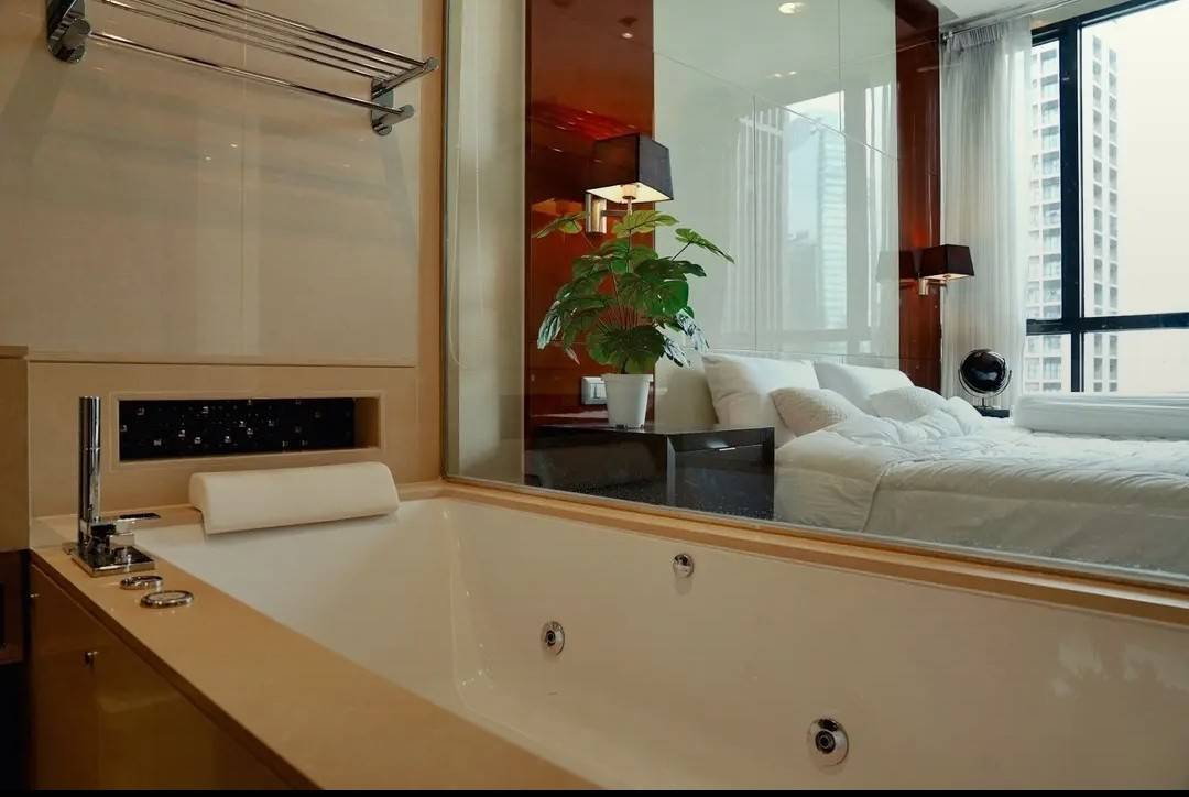 รูป ปล่อยเช่าห้องชุด Super Luxury ห้องสวยมาก วิวโล่ง สุขุมวิทแอเรีย 1 นอน 1 น้ำ พร้อมเฟอร์และเครื่องใช้ไฟฟ้า สิ่งอำนวยความสะดวกในโครงการ - รูปที่ 2/19