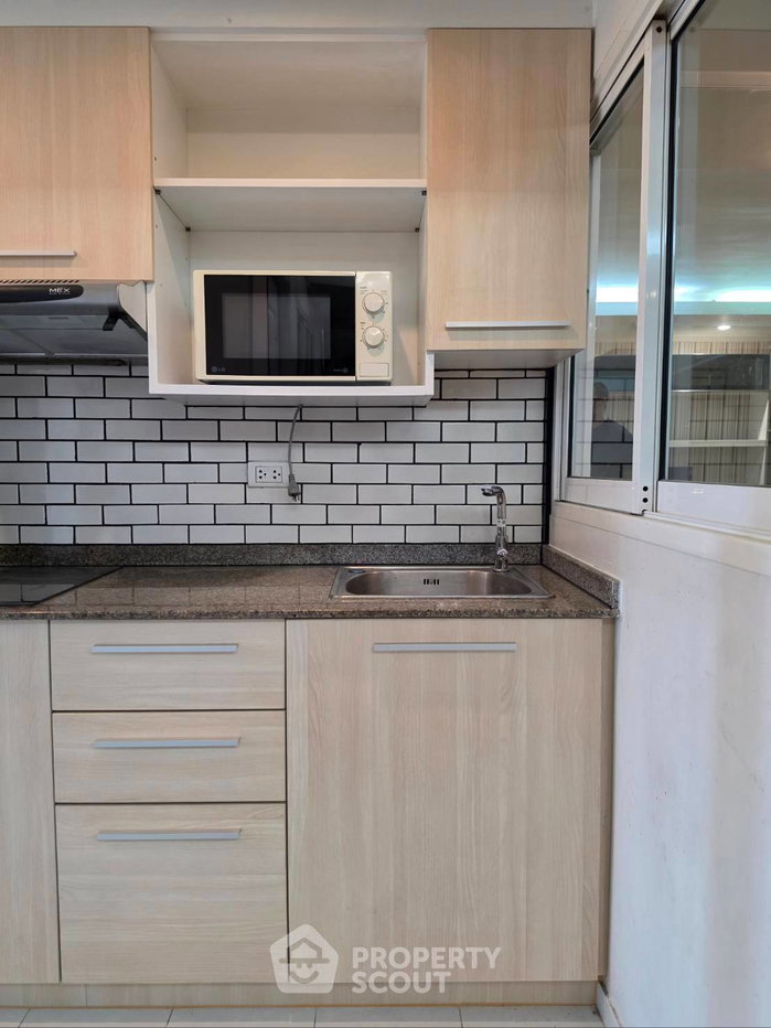 picture 1-BR Zenith Place @ Sukhumvit Condominium Near BTS Phra Khanong (ID 3326627) - 6/11