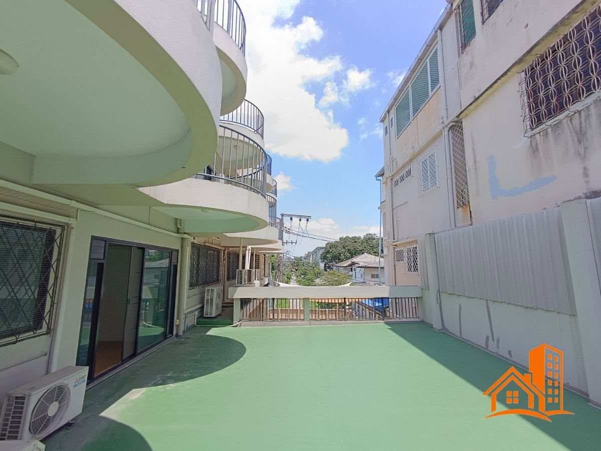 picture Mixed-use building (Office, Warehouse, and Residential Quarters) - 23/25