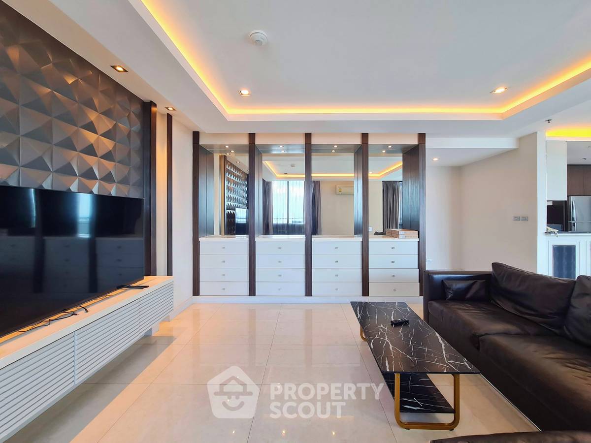 picture 300 Sqm 3-BR Condo At The Fourwings Residence (ID 3173186) - 8/34