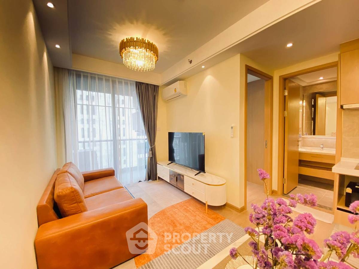 รูป คอนโด 1 ห้องนอน ชั้นสูง โครงการ Regal Sathon-Naradhiwas (ID 3322704) - รูปที่ 1/6