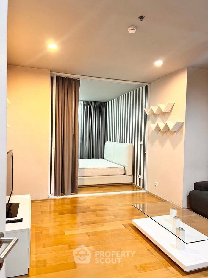 picture 90m To BTS Krung Thon Buri | High-Floor 1-BR Hive Sathorn (ID 3322990) - 2/9