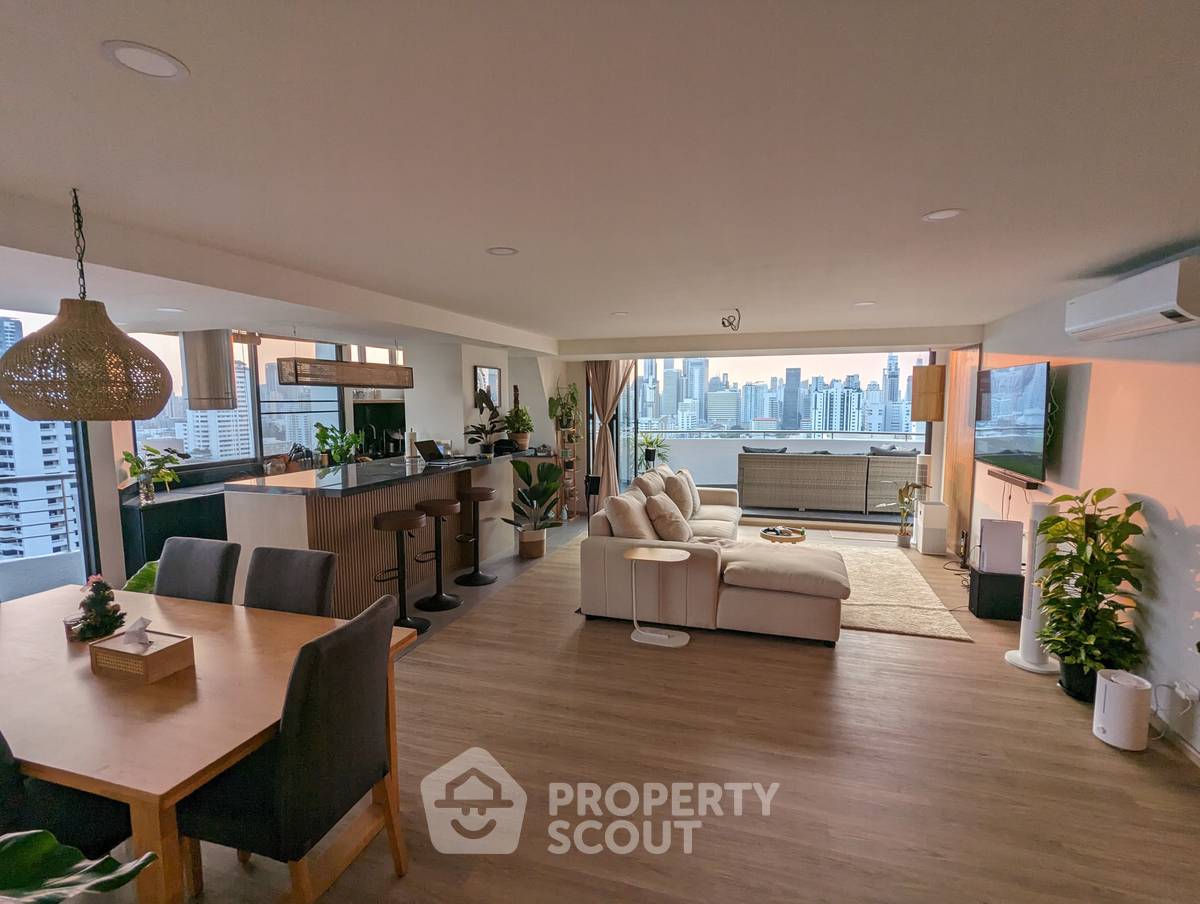 รูป 159 ตร.ม. 2 ห้องนอน ขายที่ Supalai Place Sukhumvit 39 ใกล้ BTS พร้อมพงษ์ (ID 3326479) - รูปที่ 1/9