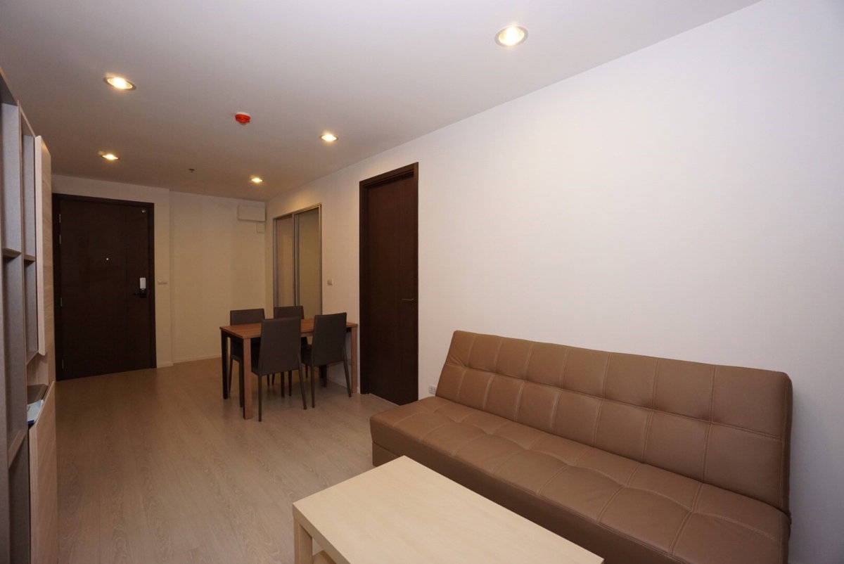 รูป 🏢 ให้เช่าคอนโด✨ Rhythm Sathorn-Narathiwas✨ ใกล้ Empire Tower - 2 ห้องนอน 55 ตร.ม. - รูปที่ 2/10