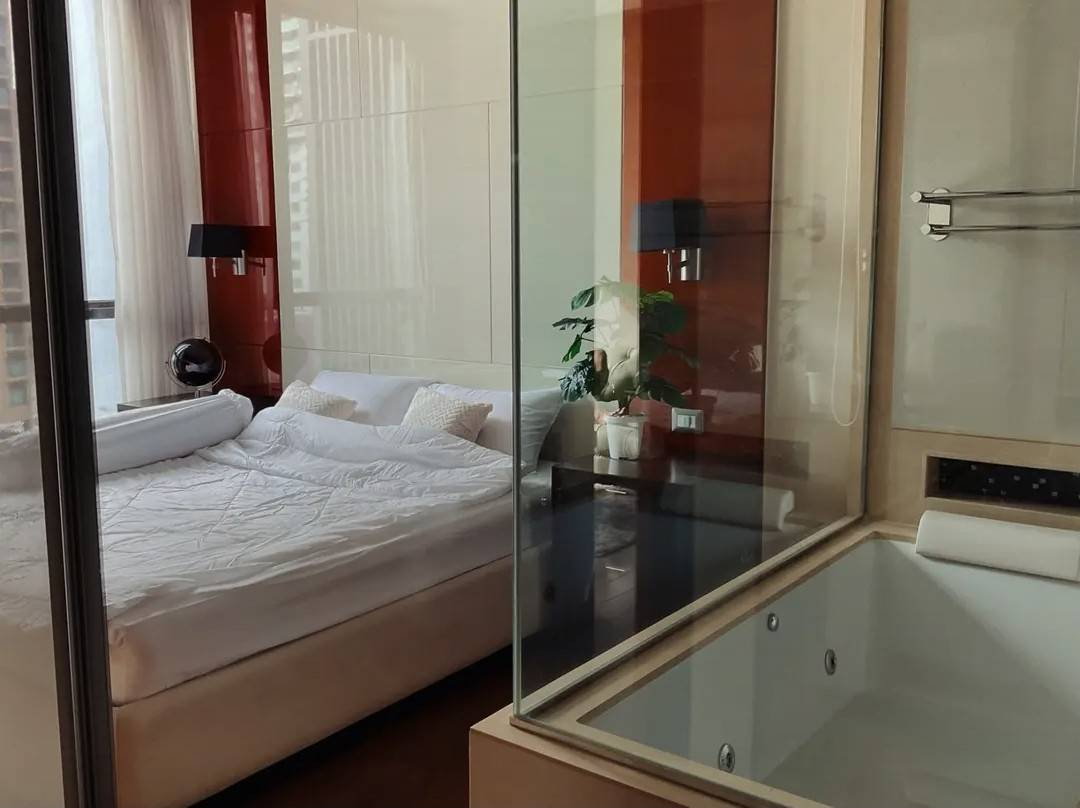 รูป ปล่อยเช่าห้องชุด Super Luxury ห้องสวยมาก วิวโล่ง สุขุมวิทแอเรีย 1 นอน 1 น้ำ พร้อมเฟอร์และเครื่องใช้ไฟฟ้า สิ่งอำนวยความสะดวกในโครงการ - รูปที่ 1/19