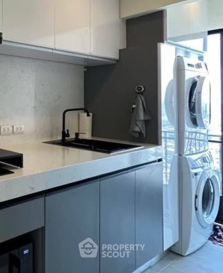 picture 26th-Floor 2-BR Regent Home Wutthakat Near BTS Wutthakat (ID 3133850) - 2/4
