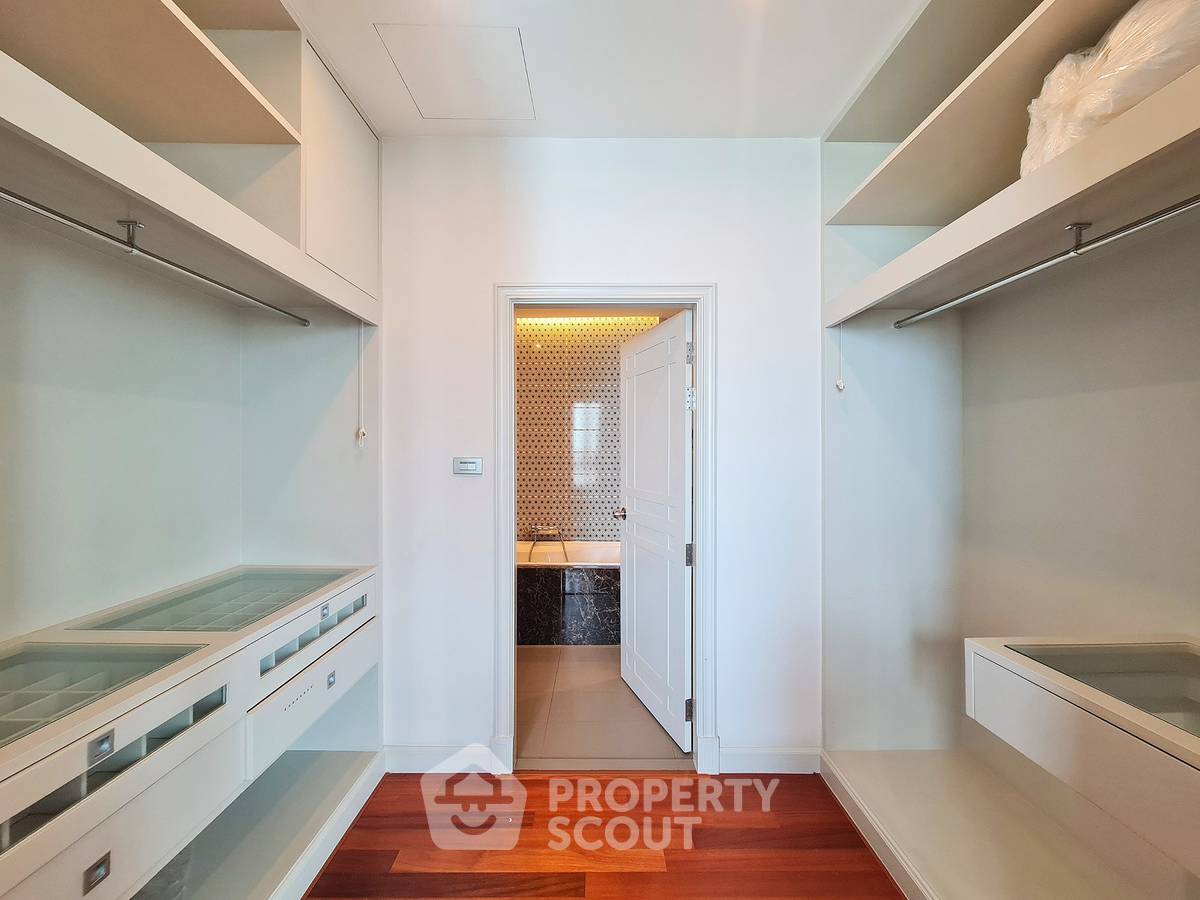 picture 300 Sqm 3-BR Condo At The Fourwings Residence (ID 3173186) - 20/34