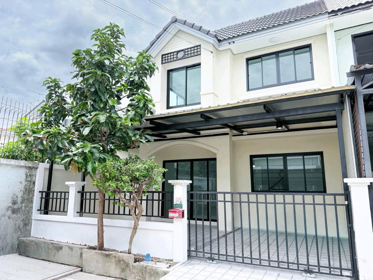 รูป ขายถูก ทาวน์เฮาส์ 2ชั้น ม. อักษรา บางบัวทอง 4ห้องนอน รีโนเวทใหม่ เพียง2.99 บาท - รูปที่ 2/20