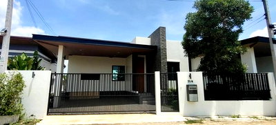 บ้านเดี่ยว ปราจีนบุรี : ขาย บ้าน พูลวิลล่า ปราจีนบุรี ขนาด 59 ตร.วา พื้นที่ใช้สอย 132 ตร.ม. 3 ห้องนอน 2 ห้องน้ำ ติดแม่น้ำบางปะกง มีสระว่ายน้ำ 5,700,000 บาท