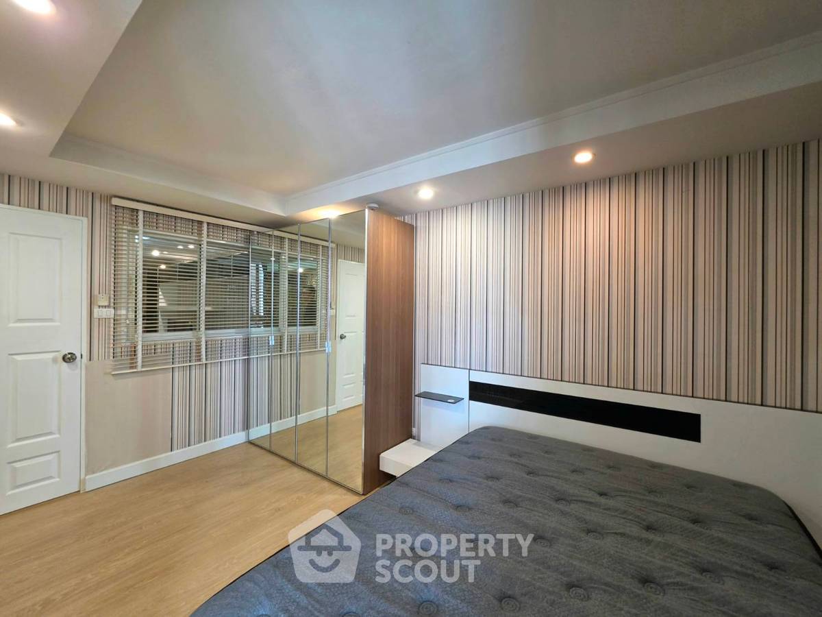 picture 1-BR Zenith Place @ Sukhumvit Condominium Near BTS Phra Khanong (ID 3326627) - 2/11