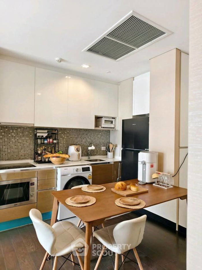 picture 100m To MRT Phahon Yothin | 38th-Floor 2-BR At The Saint Residences (ID 3323137) - 4/7