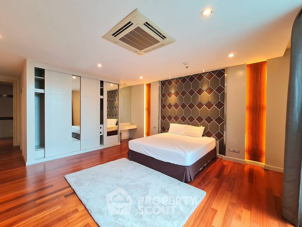 picture 300 Sqm 3-BR Condo At The Fourwings Residence (ID 3173186) - 28/34
