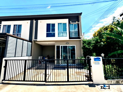 Townhouses for sale Pathumthani : Townhouse for sale, Ratchaphruek-345, size 27 sq m, 3 bedrooms, 2 bathrooms, convenient travel, near Robinson Ratchaphruek, 2,790,000 baht.