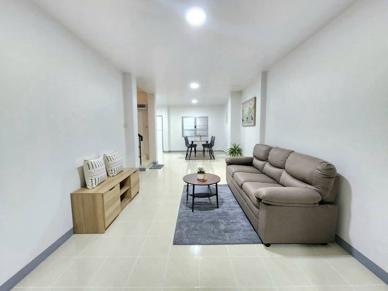 รูป ขายทาวน์โฮมรีโนเวทใหม่ ม.อิสเทิร์นแลนด์3 ศรีราชา - รูปที่ 2/20
